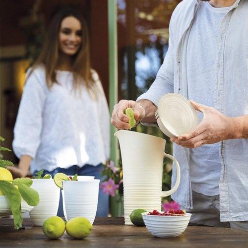 Mugge med lokk Pitcher Tierra melkehvit G